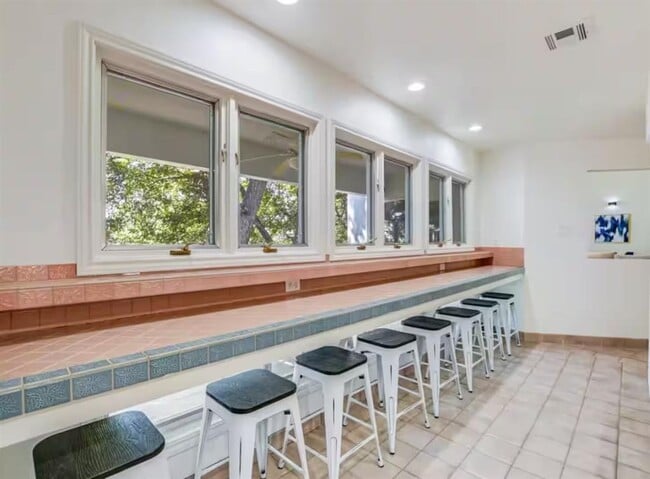 Building Photo - 1263 Terminal Loop Rd