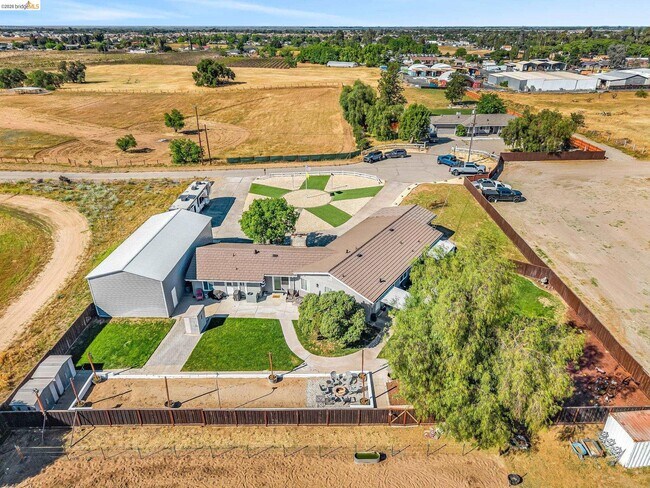 Building Photo - 59 Old Stagecoach Rd