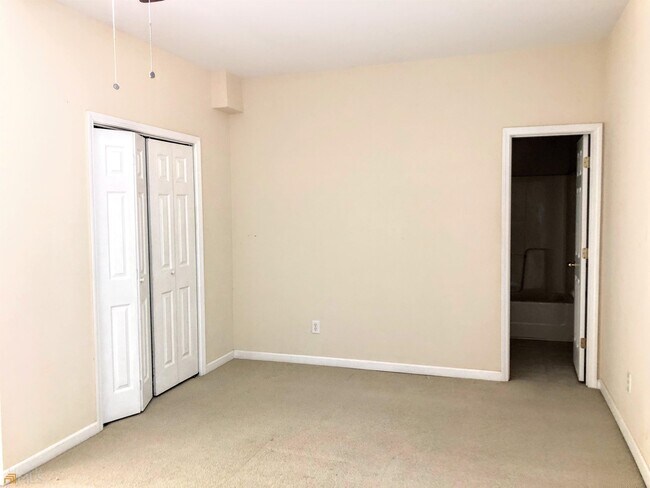 Building Photo - 133 Whisperwood Ln