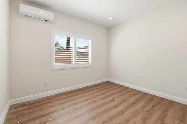 Building Photo - 9548 W Live Oak Ave