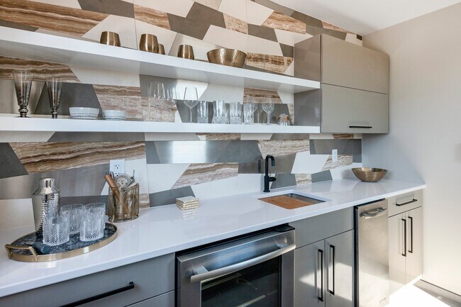 Building Photo - 50 India St