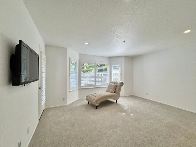 Building Photo - Napa, Gated Community Single Story 2 Bedro...
