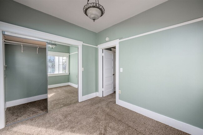 Building Photo - Spacious 1 Bed 1 Bath with Balboa Park Views