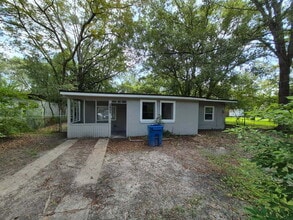 Building Photo - 3 Bedroom Home With Covered Front Porch