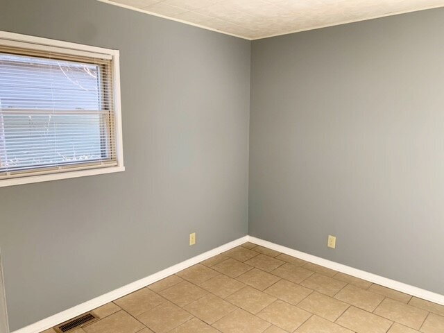 Building Photo - WEST SIDE 3BR RANCH HOME AVAILABLE NOW!