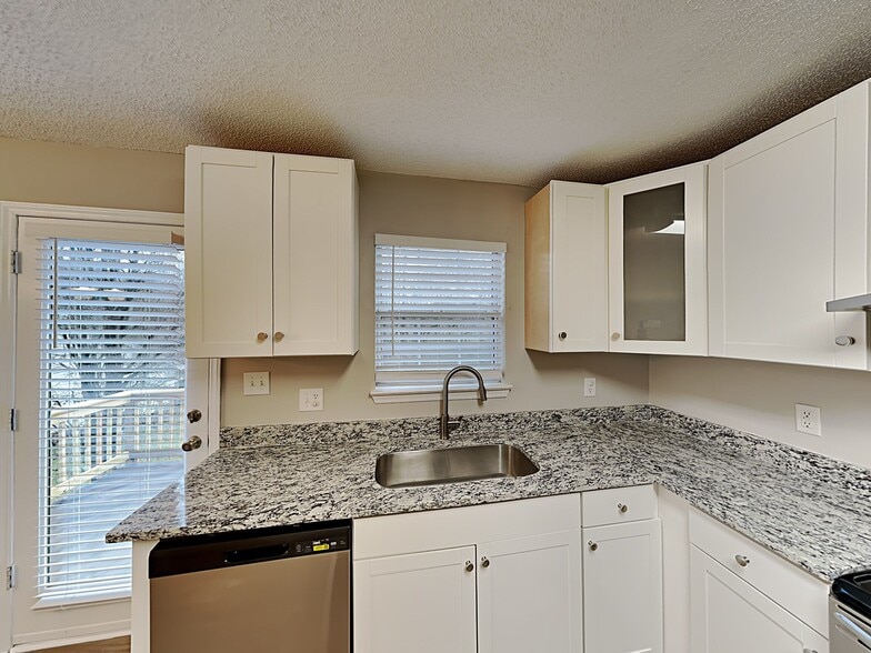 Building Photo - 401 Brookside Dr