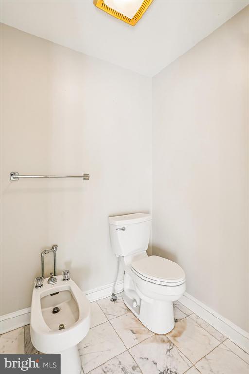 Building Photo - 9939 Bentcross Dr