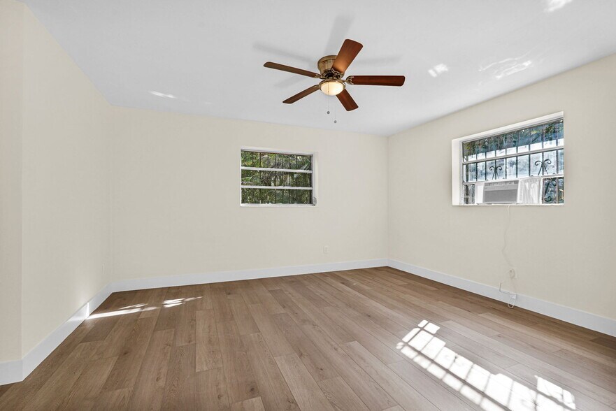 Building Photo - 135 NW 48th Ct