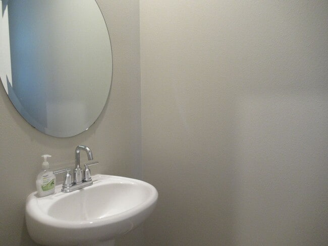 Building Photo - Light and bright 4 bedroom, 2.5 bath home in Covington's Maple Hills community