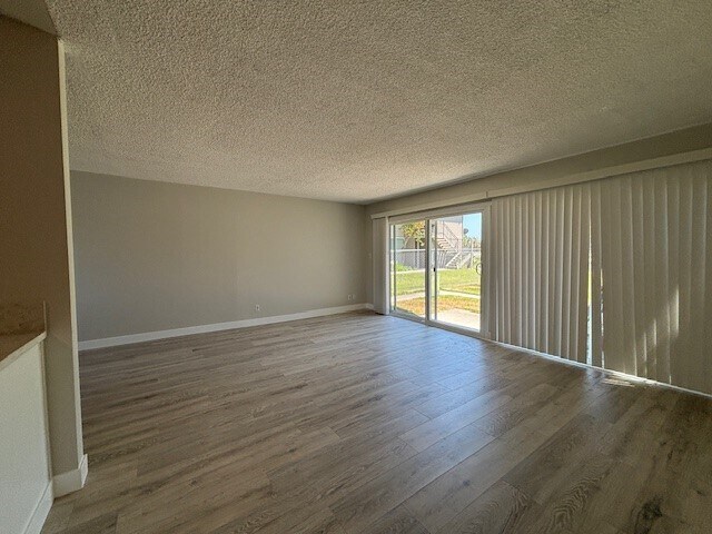 Building Photo - 5502 Fernhill Cir