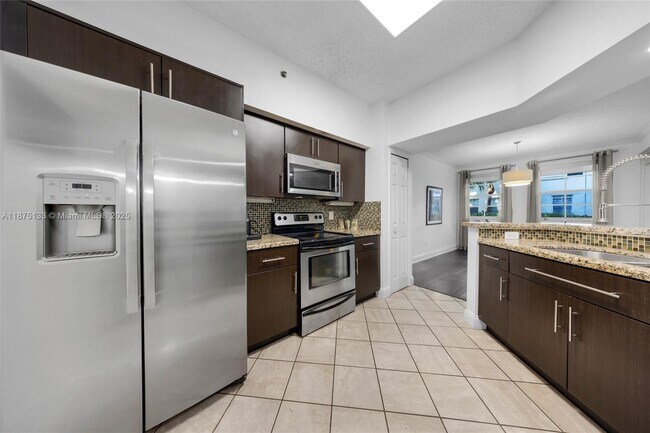 Building Photo - 3245 NE 184th St
