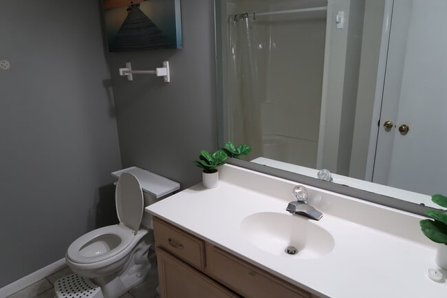 Building Photo - 4495 Brookmeadow Dr SE