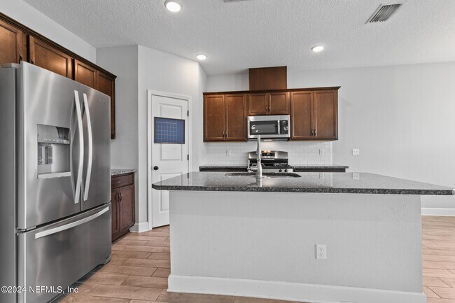 Building Photo - 213 Foxcross Ave