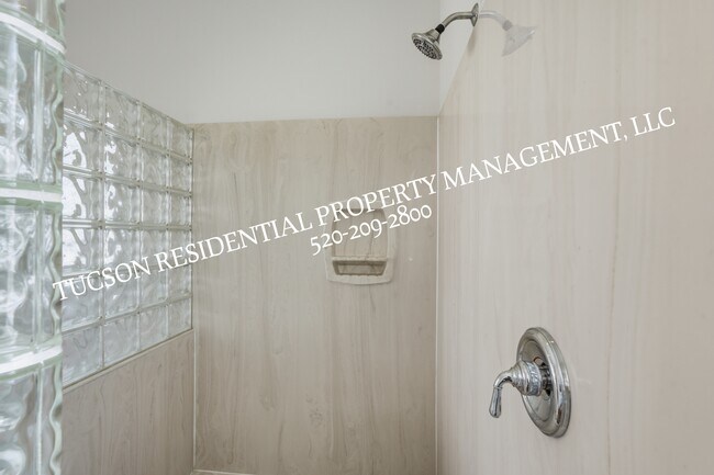 Building Photo - 13245 N Booming Dr