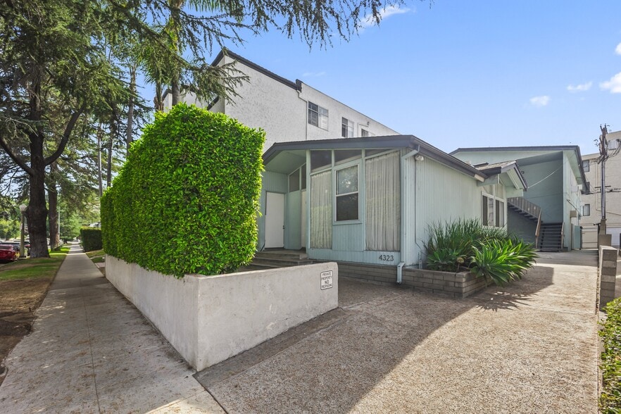 Primary Photo - 4323 Van Nuys Blvd