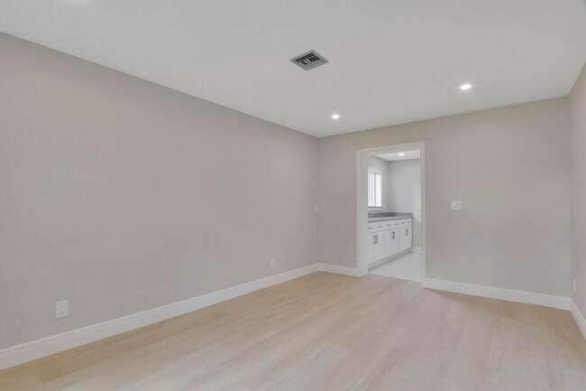 Building Photo - 732 Pelican Way