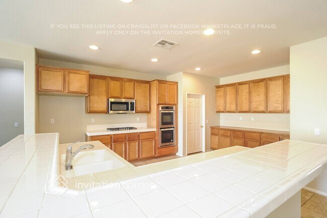 Building Photo - 5815 W Ave J 12