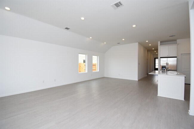 Building Photo - 6303 Golden Seaton Dr