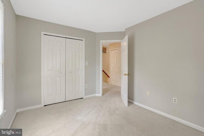 Building Photo - 5964 Norham Dr