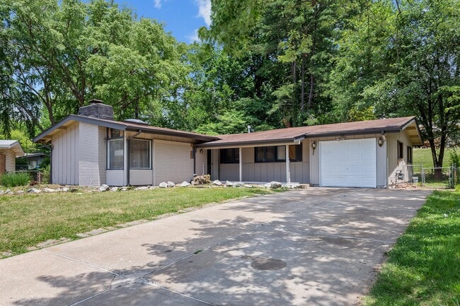 Building Photo - 12 Country Ln