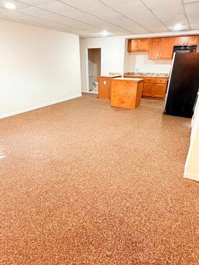 Building Photo - 3 Bed, 2 Bath Pet Friendly Downtown Asheville Location, Available Now - Lawn Care Included!