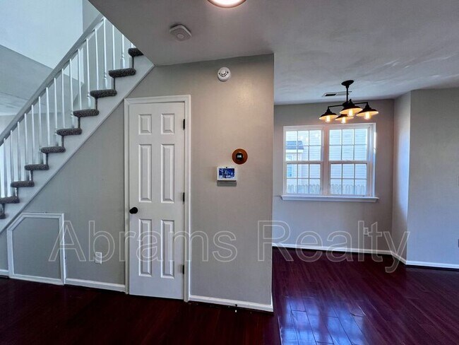 Building Photo - 3337 Marne Ave