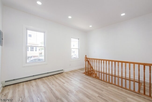 Building Photo - 48 N York St