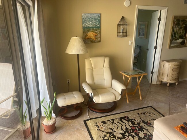 Building Photo - Venice, FL 2BR/2BA Condo in a Gated, Gulf ...