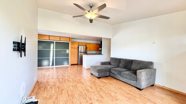 Building Photo - 2 BED/2 BATH/2 PRKG + Washer/Dryer INSIDE ...