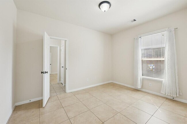 Building Photo - 28623 Hunters Shore Dr