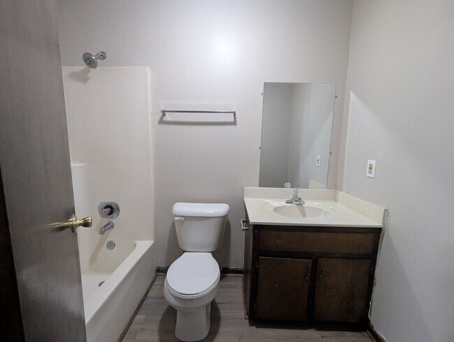 Building Photo - 315/317 Rustwood Dr