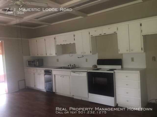 Building Photo - LAKE HOUSE WITH CHARACTER AND CHARM