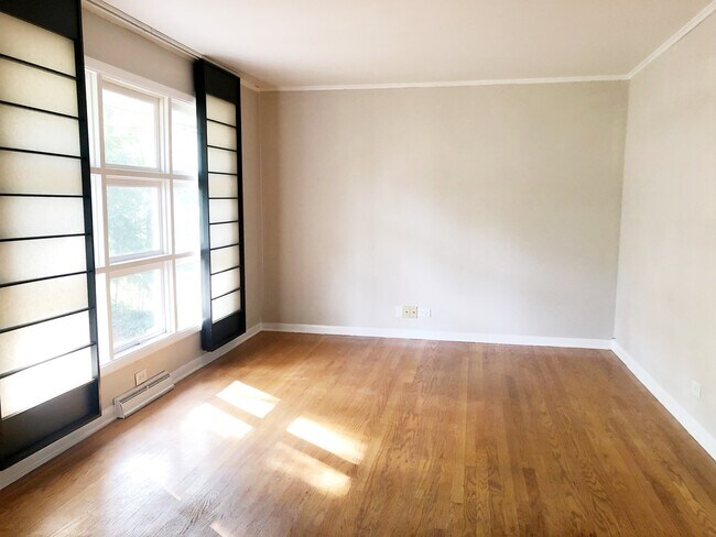 Building Photo - 23940 N Lakeside Dr