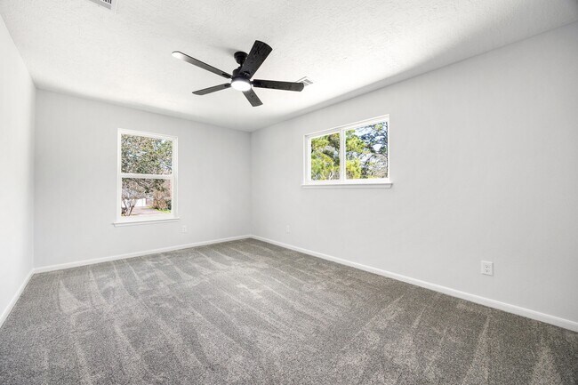 Building Photo - 6527 Rippling Hollow Dr