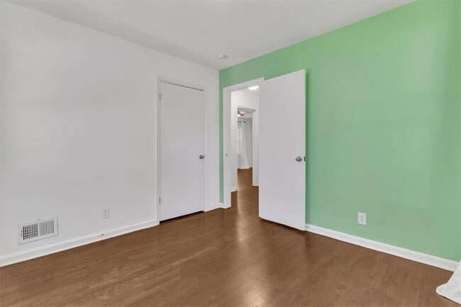 Building Photo - 2473 Harwood Dr