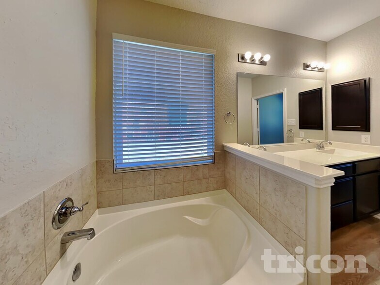 Building Photo - 7950 Headwaters Trail