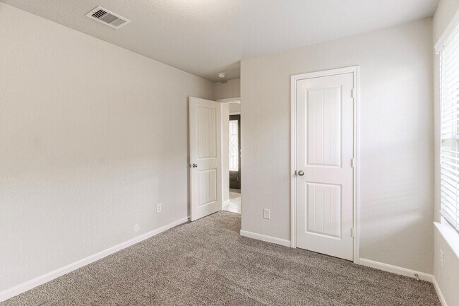 Building Photo - 7558 Highland Chase Dr