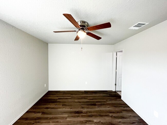 Building Photo - 1606 Risen Star Ln