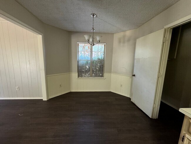 Building Photo - Lubbock Cooper ISD Gem: Ready-to-Rent July...