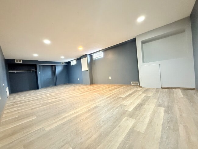 Building Photo - 1009 N 76th St