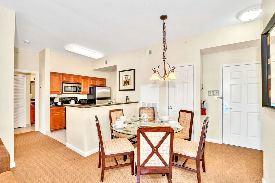 Building Photo - 8113 Resort Village Dr