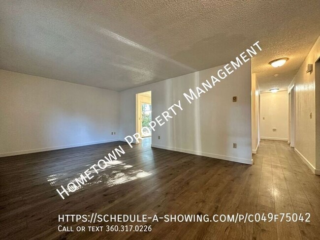 Building Photo - 1310 Goldenrod Dr SE