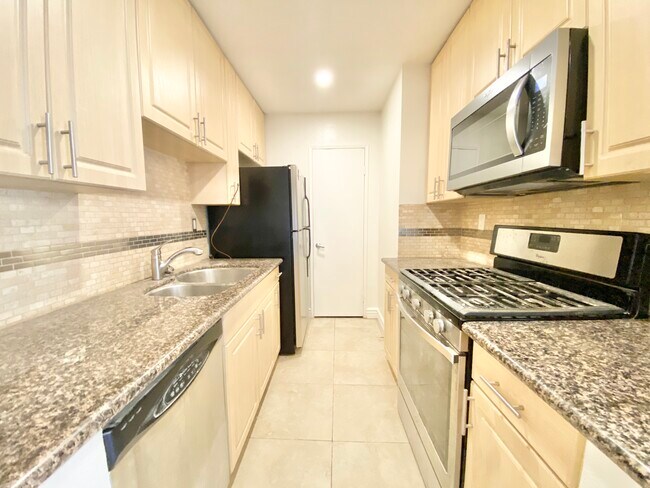 Building Photo - Burton Way Apartments