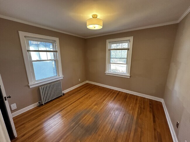 Building Photo - AVAILABLE NOW! "Charming 3-Bedroom Oasis with 2 Full Baths in the Sunset Neighborhood!"