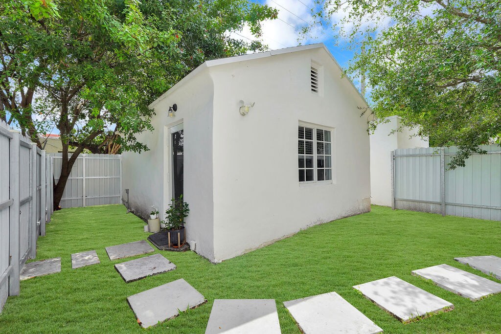Building Photo - 570 NW 48th St
