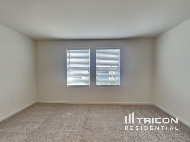 Building Photo - 204 Wild Daisy Wy