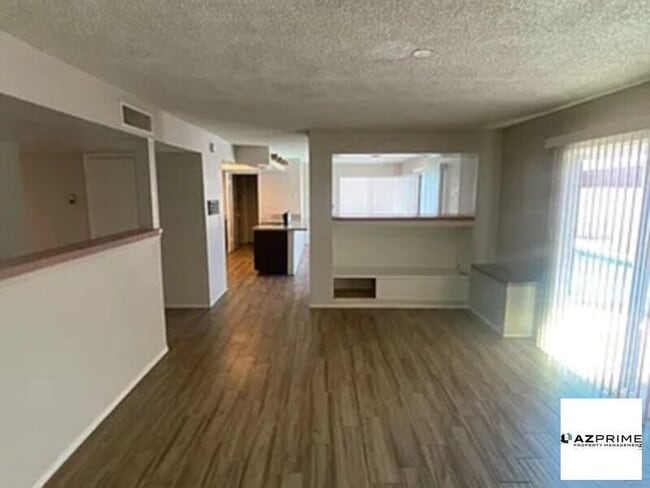 Building Photo - 3 bedroom 2 bath home