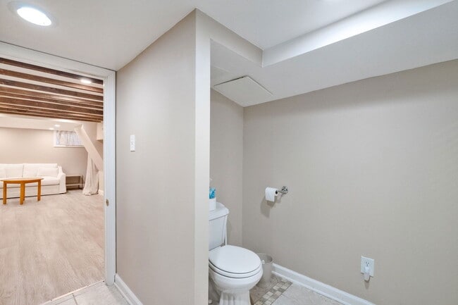 Building Photo - 829 N Taylor St