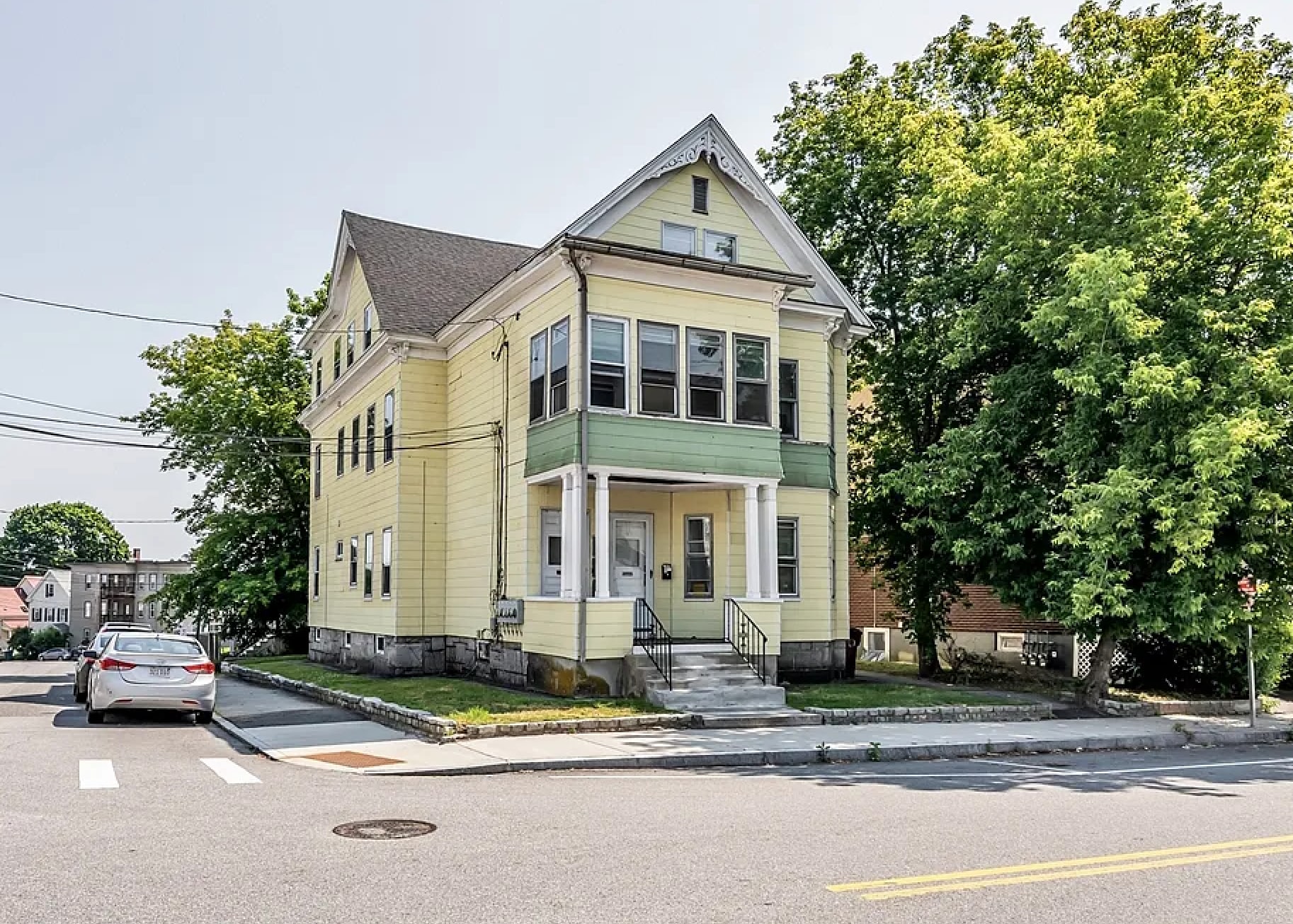 Building Photo - 165 University Ave