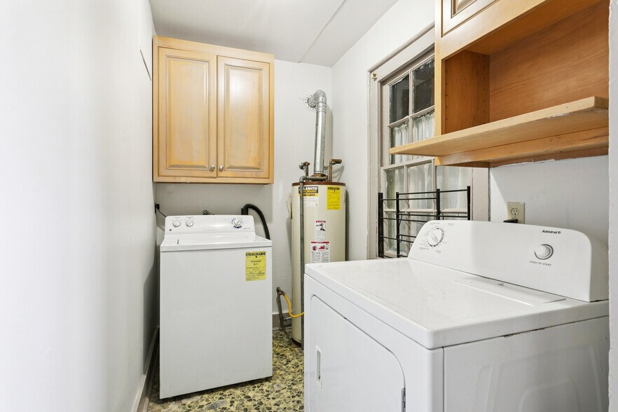 Building Photo - 1412 General Pershing St